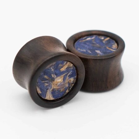 Handgefertigter Holz-plug aus Ebenholz in 14mm, liebevolle Handarbeit mit blauer Blumen einlage