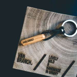 Karlshorst einzigartiger Holz Schlüsselanhänger aus Olivenholz Branding van branch