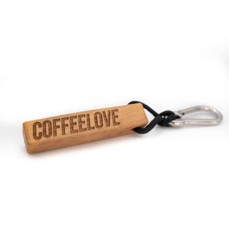Coffeelove Olivenholz Schlüsselanhänger mit Kaffeerezept schwarzem Band von van branch, Handarbeit für Dich